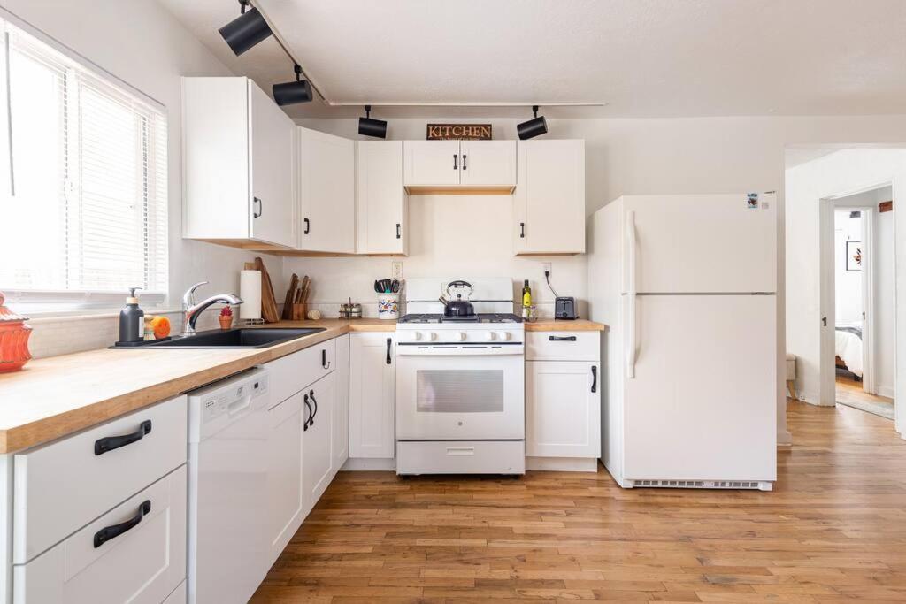 House With Great Beds, Full Kitchen, Fenced Yard Villa Albuquerque Eksteriør billede